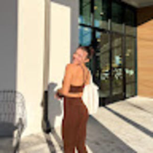 Meet your Posher, Alexis